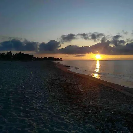Les Bulles De Mona - Marina Corse - 2 Ch - Clim - Terrasse-pieds Dans Leau-plage Apartamento